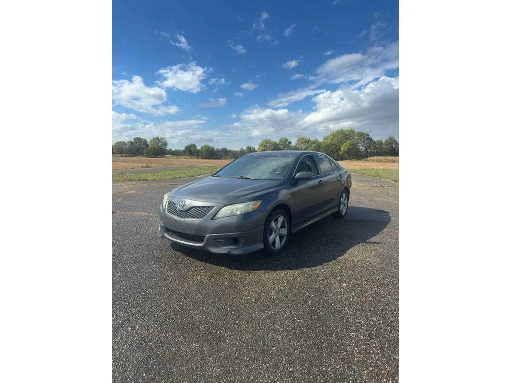 Gray 2011 Toyota Camry SE for sale in Cicero, IN