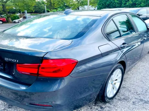 More photos of 2018 BMW 3 series 320i xDrive at Merchants Auto Group LLC, IN