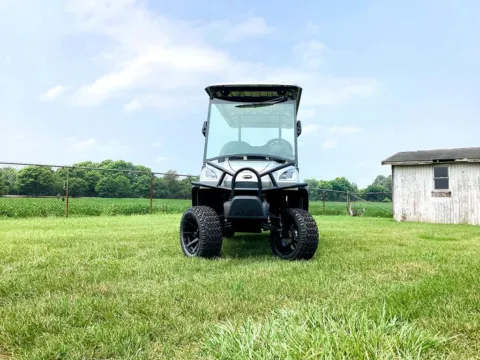 More photos of 2023 STAR-EV SIRIUS 4+2 LITHIUM at Indiana Golf Carts, IN