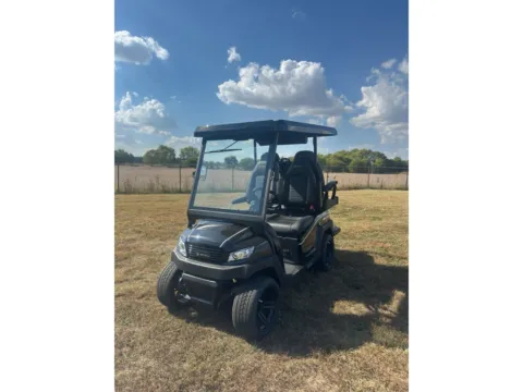 Photos of 2025 Bintelli BEYOND 4 LITHIUM for sale in Cicero, IN at Indiana Golf Carts