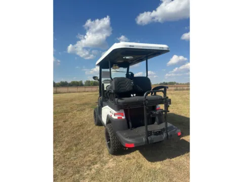 More photos of 2025 Bintelli NEXUS 4L LITHIUM GEN 2 at Indiana Golf Carts, IN