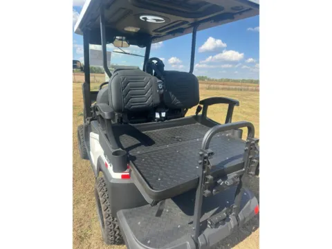 More photos of 2025 Bintelli NEXUS 4L LITHIUM GEN 2 at Indiana Golf Carts, IN