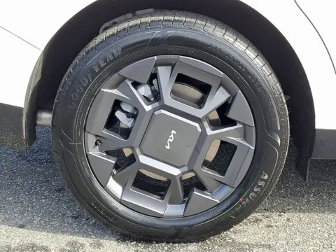 More photos of 2026 Kia Carnival Hybrid EX at Tri-City KIA, NC