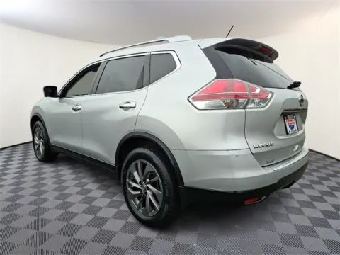 More photos of 2016 Nissan Rogue SL at Tri-City KIA, NC