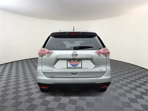 More photos of 2016 Nissan Rogue SL at Tri-City KIA, NC