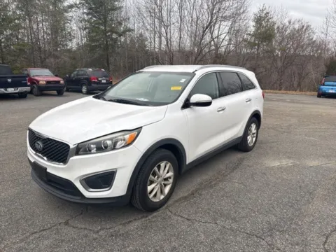 White 2017 Kia Sorento LX for sale in Eden, NC
