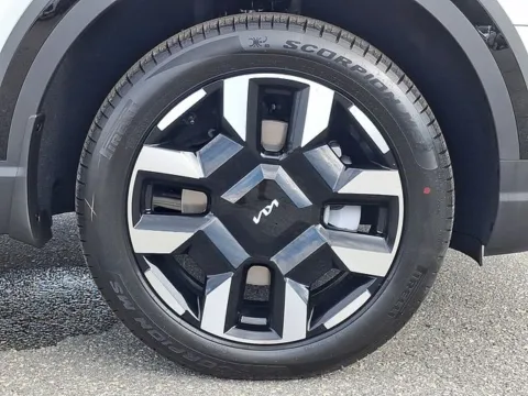 More photos of 2027 Kia Telluride S at Tri-City KIA, NC