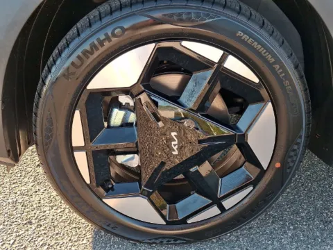 More photos of 2027 Kia Seltos S at Tri-City KIA, NC