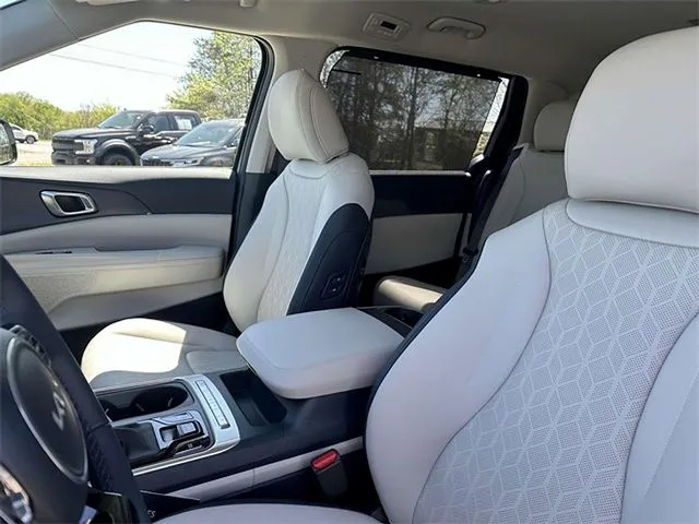 2025 Kia Carnival EX - Photo 6