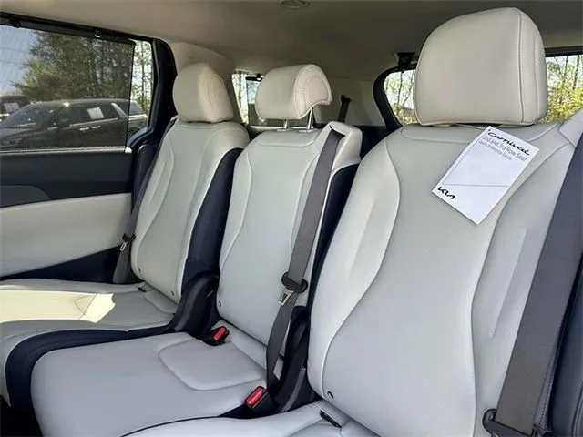 2025 Kia Carnival EX - Photo 21