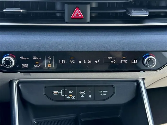 2025 Kia Carnival EX - Photo 18