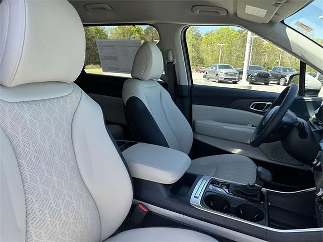 2025 Kia Carnival EX - Photo 26