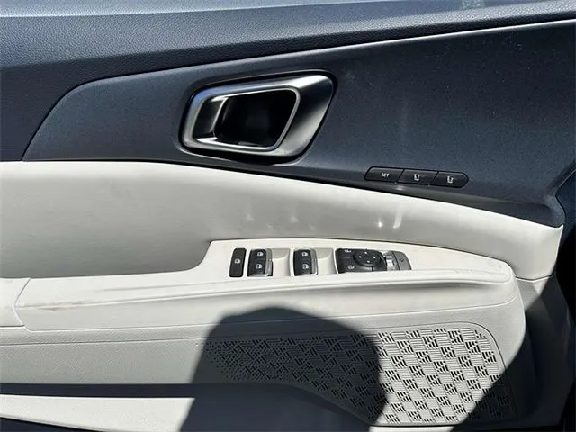 2025 Kia Carnival EX - Photo 7