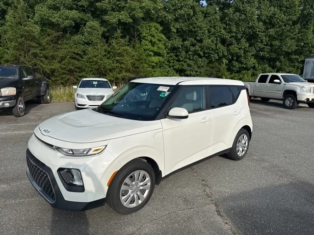 White 2022 Kia Soul LX for sale in Eden, NC