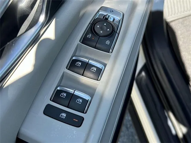 2026 Kia Carnival SX - Photo 8