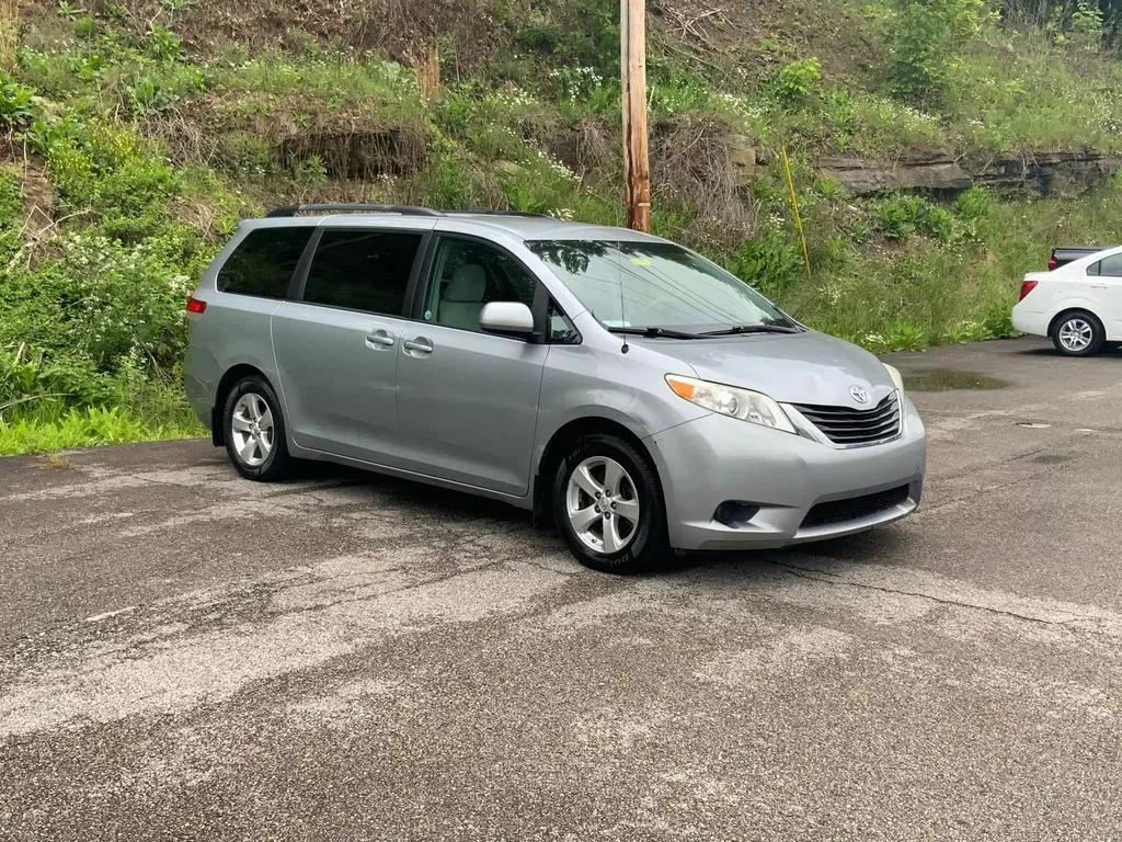 Sienna Van Toyota Sienna 2014 Xle Used 2014 Toyota Sienna LE