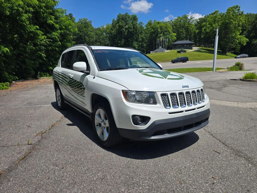 White 2016 Jeep Compass Latitude Sport Utility 4D for sale in Ashland, KY