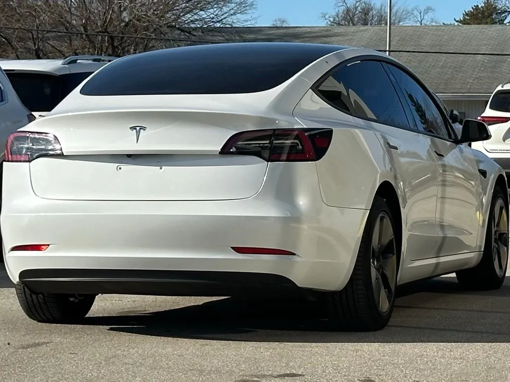 2023 Tesla Model 3 photo 4