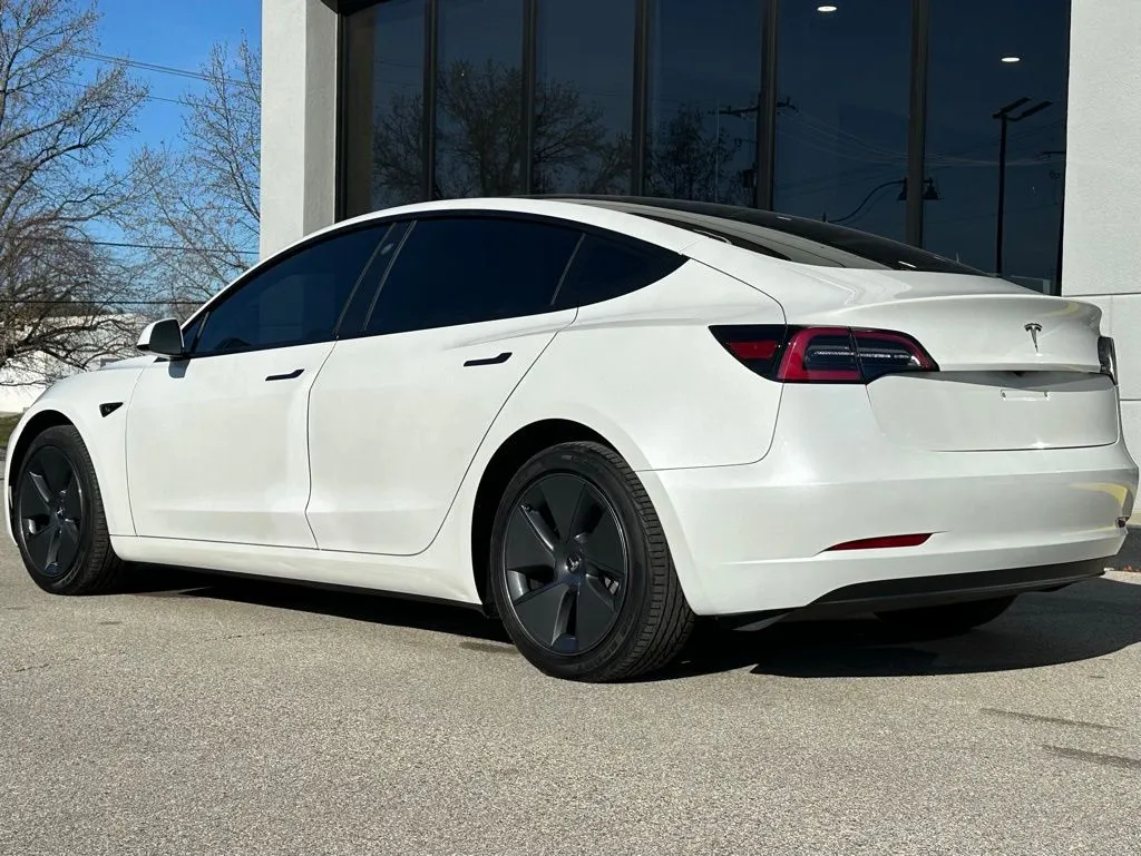 2023 Tesla Model 3 photo 3