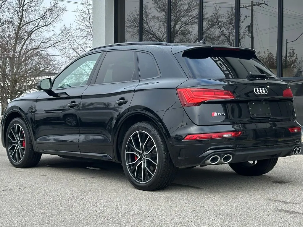2022 Audi SQ5 Prestige photo 2