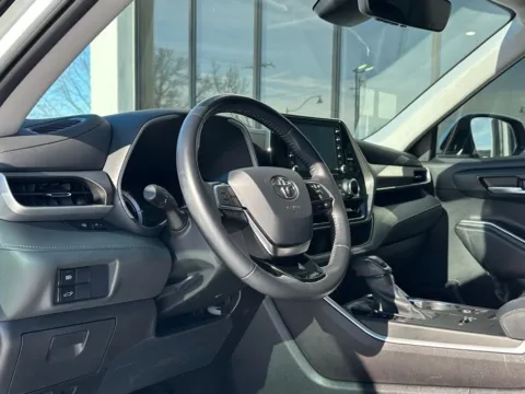 Photos of 2021 Toyota Highlander Hybrid XLE for sale in Fishers, IN at AutoGiant USA Fishers