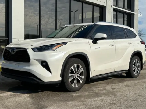 More photos of 2021 Toyota Highlander Hybrid XLE at AutoGiant USA Fishers, IN