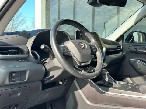 Photos of 2021 Toyota Highlander Hybrid XLE for sale in Fishers, IN at AutoGiant USA Fishers