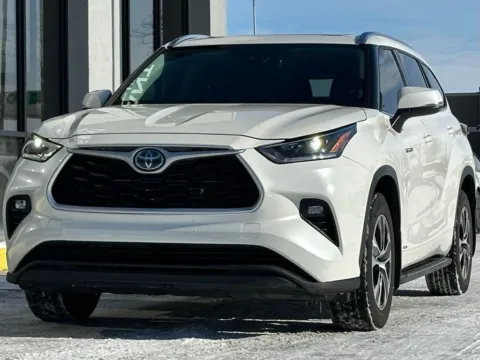 More photos of 2021 Toyota Highlander Hybrid XLE at AutoGiant USA Fishers, IN