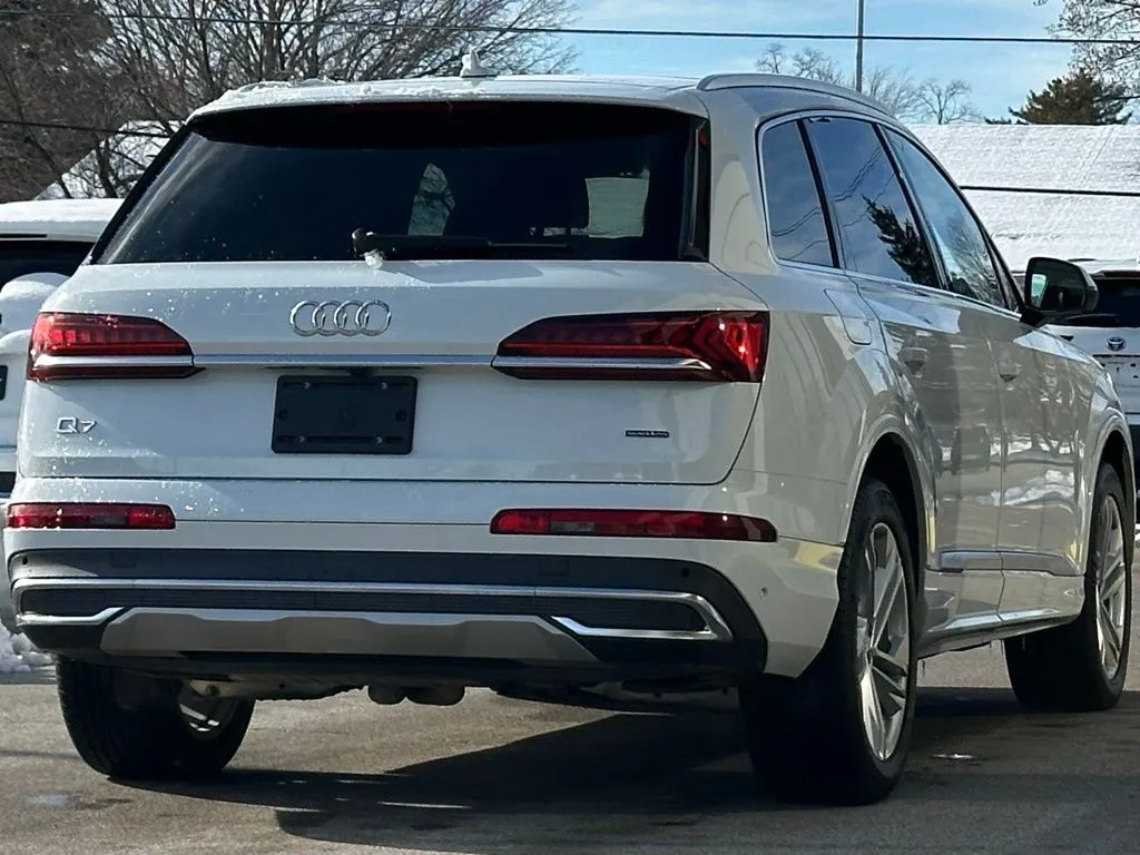 2022 Audi Q7 55 Premium Plus photo 4