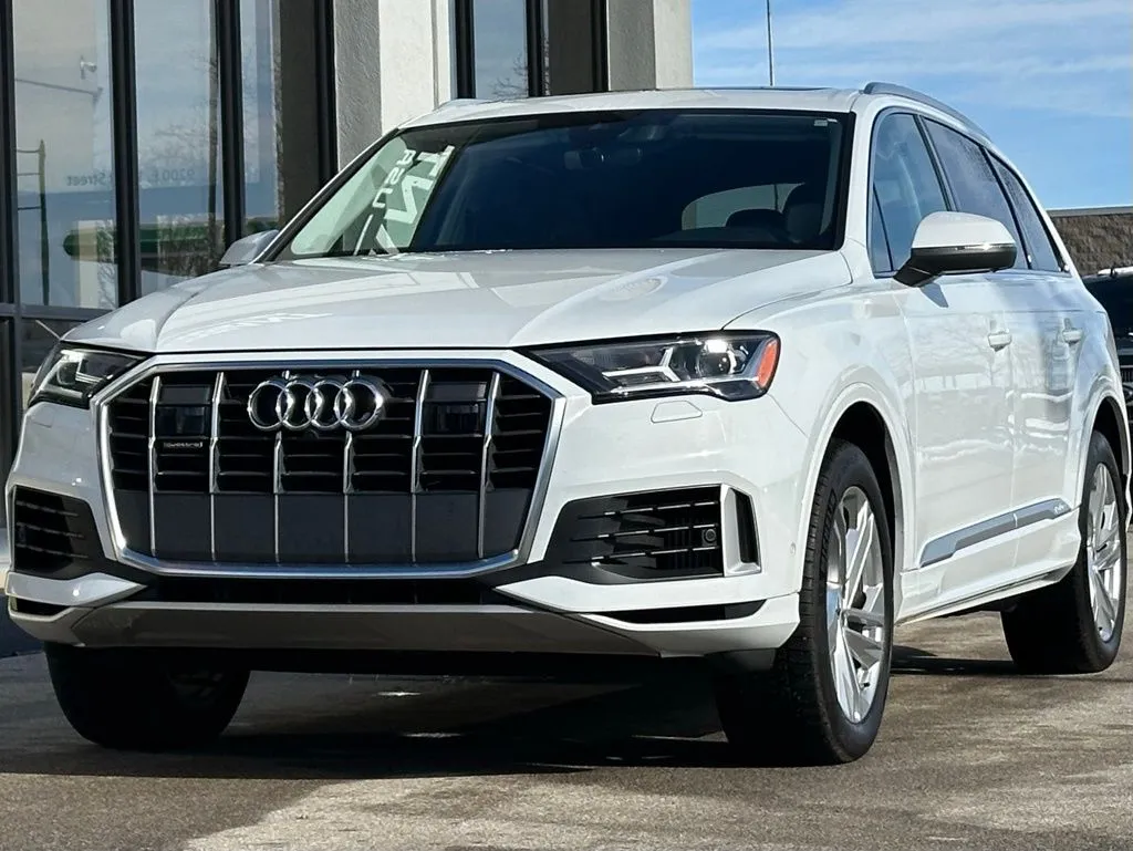 2022 Audi Q7 55 Premium Plus photo 2