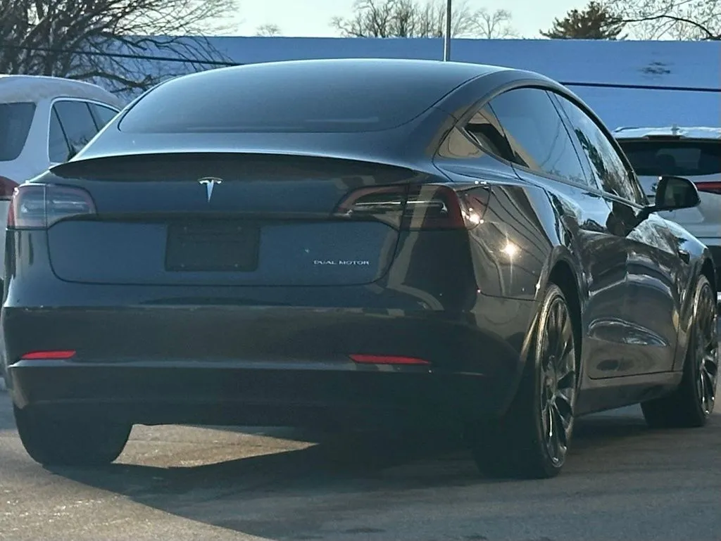 2023 Tesla Model 3 Performance photo 4