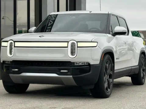 More photos of 2023 Rivian R1T Adventure at AutoGiant USA Fishers, IN
