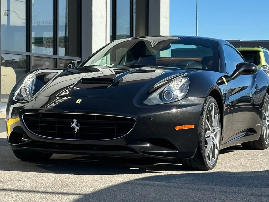 2010 Ferrari California Base photo 2