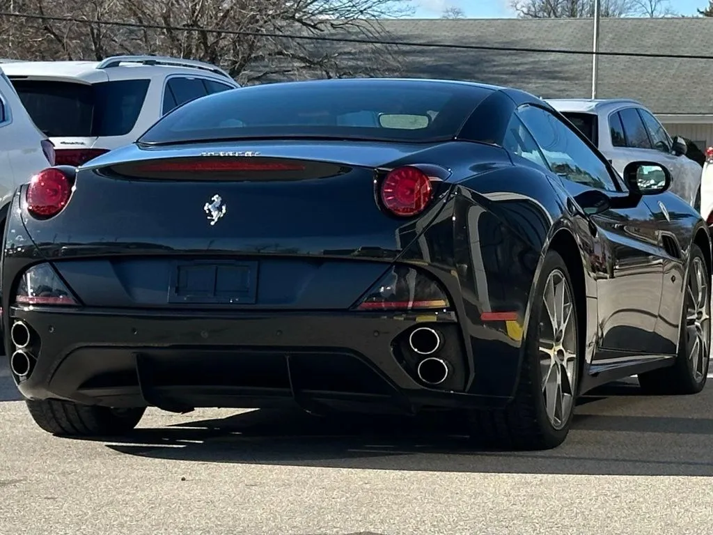 2010 Ferrari California Base photo 4