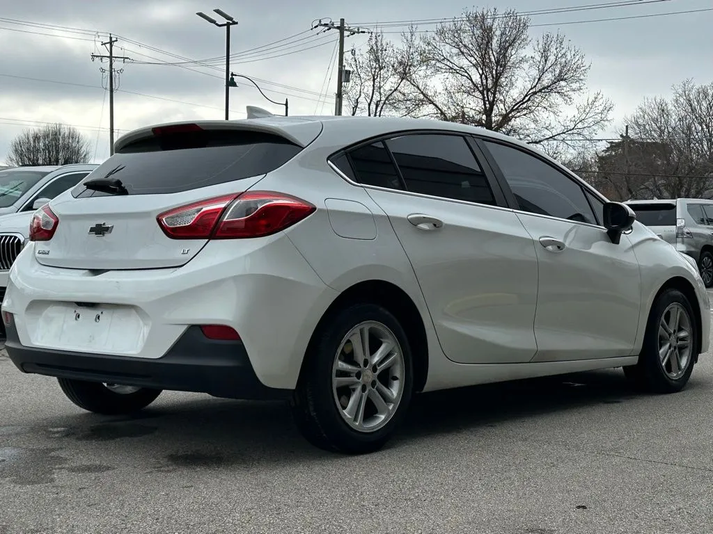 2017 Chevrolet Cruze LT photo 4
