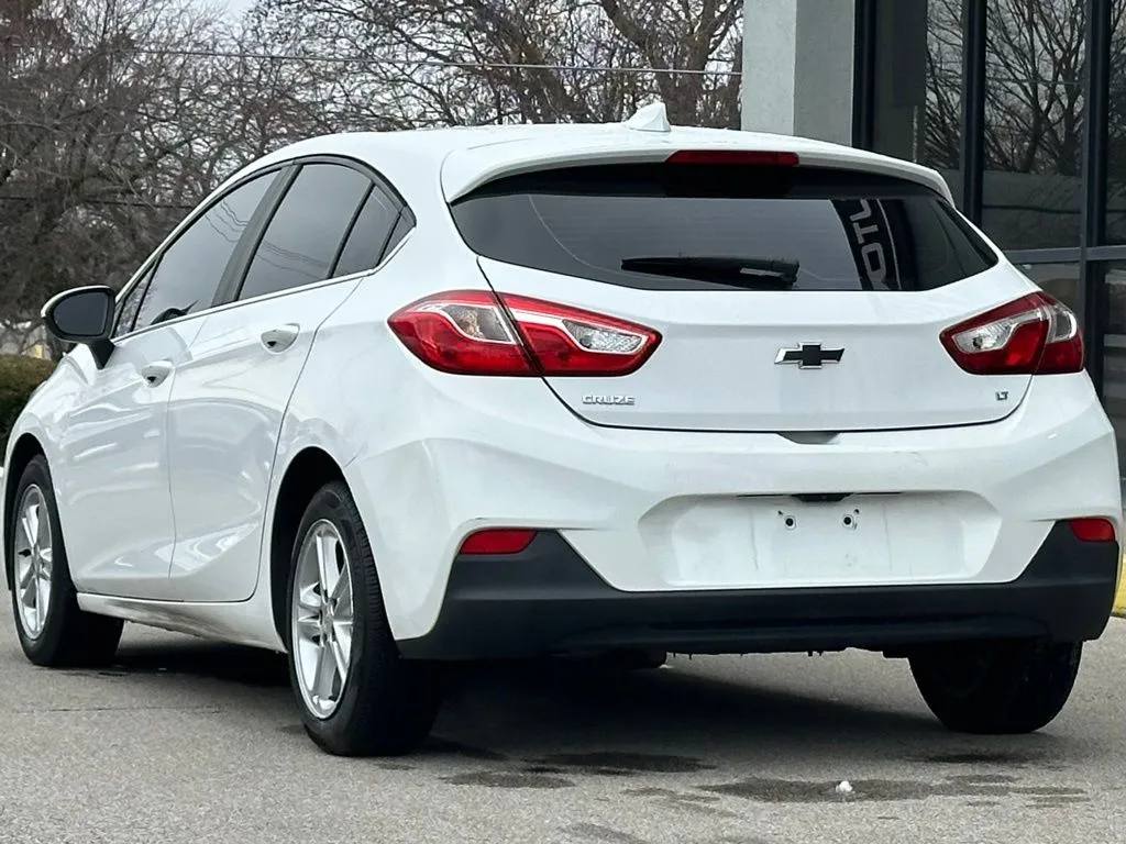 2017 Chevrolet Cruze LT photo 3