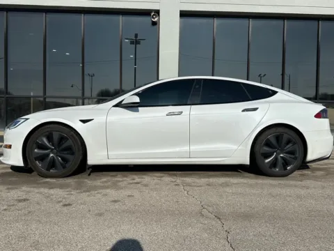 More photos of 2021 Tesla Model S Plaid at AutoGiant USA Fishers, IN