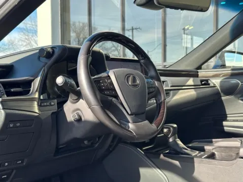 Photos of 2019 Lexus ES 300h Luxury for sale in Fishers, IN at AutoGiant USA Fishers