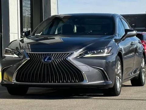 More photos of 2019 Lexus ES 300h Luxury at AutoGiant USA Fishers, IN
