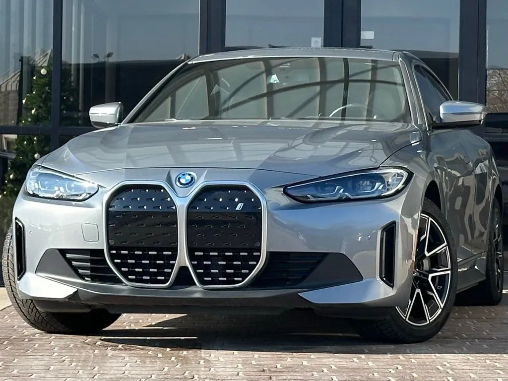 2023 BMW i4 35's photo