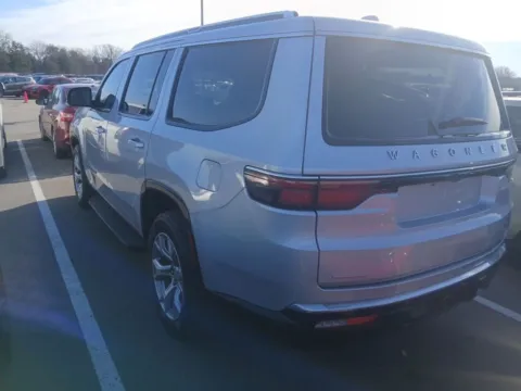 More photos of 2022 Jeep Wagoneer Series II at AutoGiant USA Fishers, IN