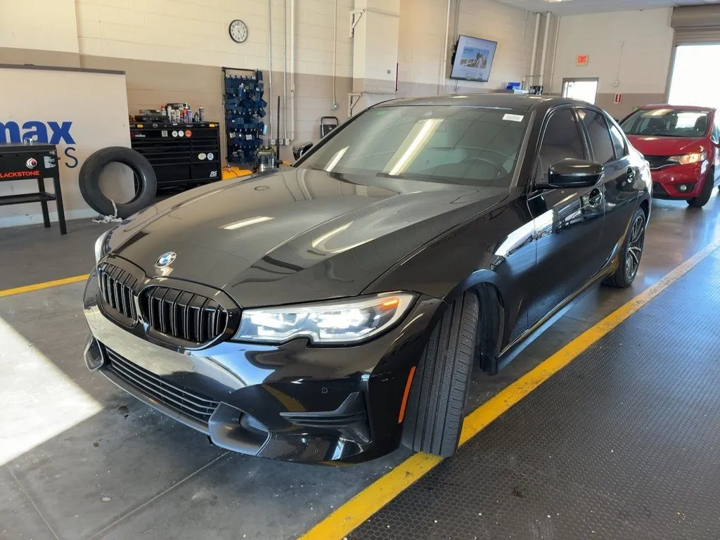 2021 BMW 3 Series 330i's photo