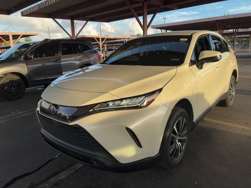 White 2022 Toyota Venza XLE for sale in Fishers, IN