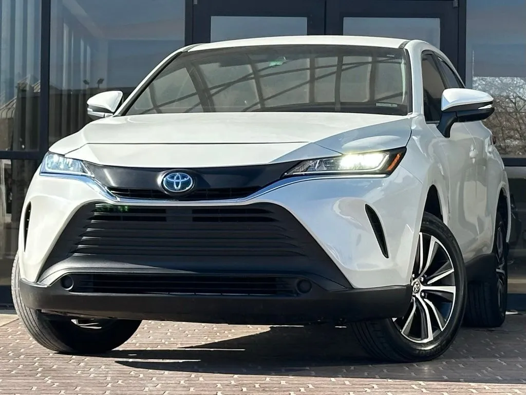 White 2022 Toyota Venza XLE for sale in Fishers, IN