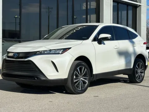 More photos of 2022 Toyota Venza XLE at AutoGiant USA Fishers, IN