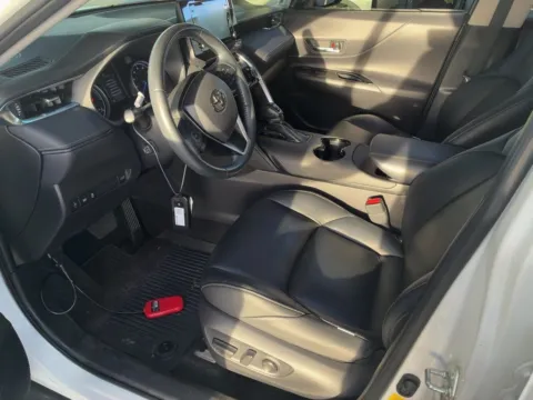 More photos of 2022 Toyota Venza XLE at AutoGiant USA Fishers, IN