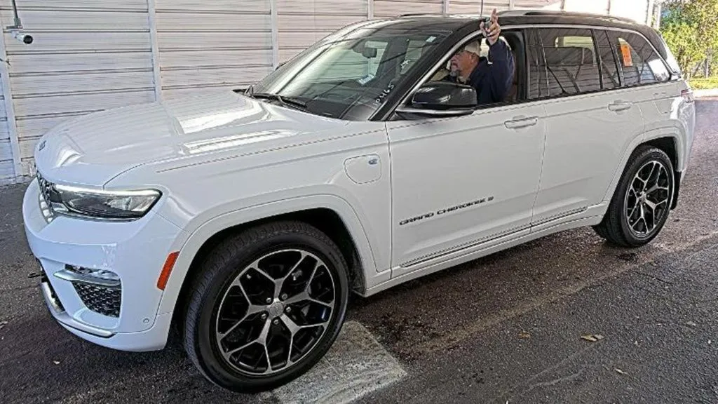 White 2022 Jeep Grand Cherokee Summit Reserve 4xe for sale in Fishers, IN