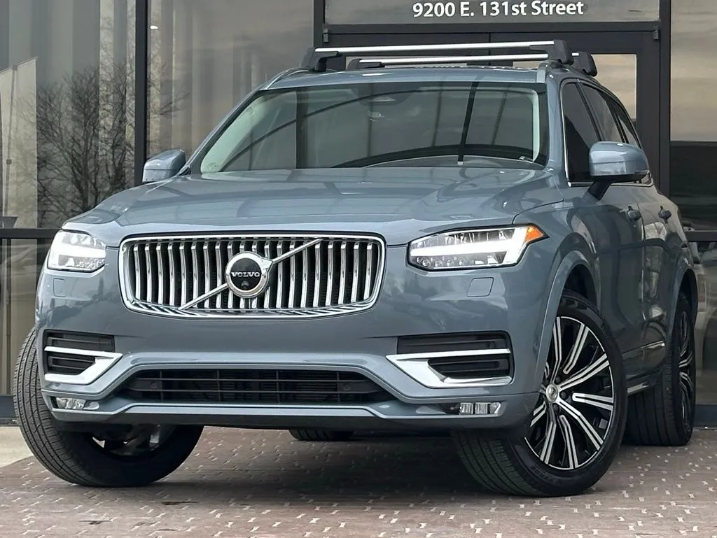 2023 Volvo XC90 Plus's photo