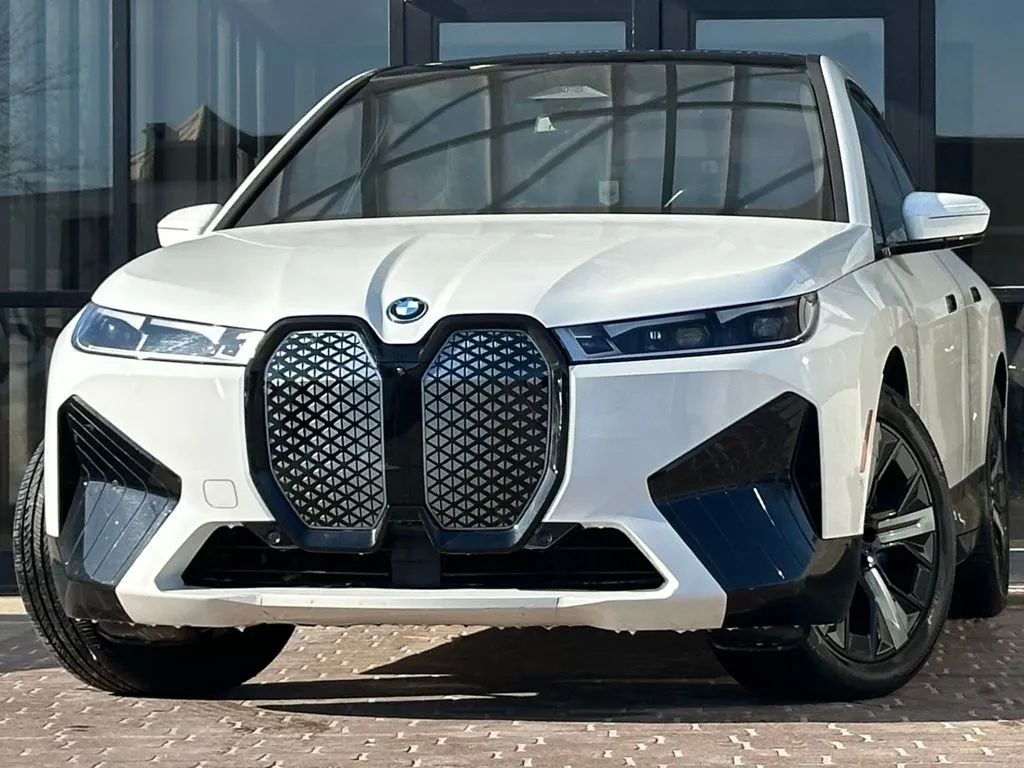 2022 BMW iX Base's photo