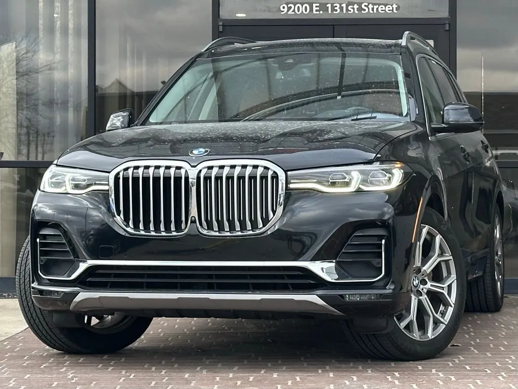 White 2021 BMW X7 xDrive40i for sale in Fishers, IN